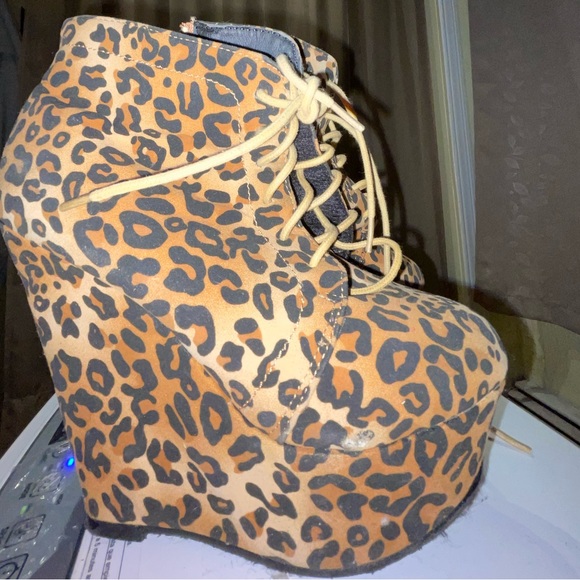 Cheetah Wedges - Picture 2 of 3